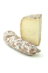 saucisson et morceau de fromage