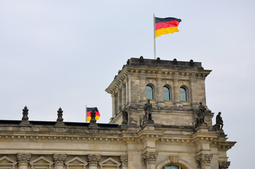 Fototapeta na wymiar Bundestag niemiecką banderą