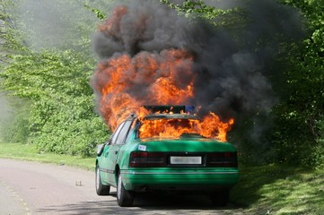 Brennendes Polizeiauto