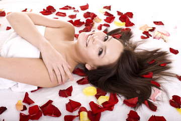 Obraz na płótnie Canvas Beautiful woman in rose petal. Spa massage.