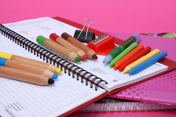 colori, agenda e quaderni per scuola