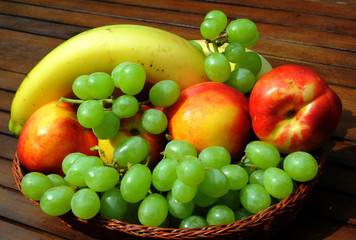 Bunte Mischung aus vielen verschiedenen Sorten von Obst