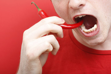Man eating a chili - 13975350