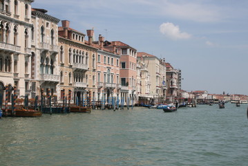 Fototapeta na wymiar Venedig, Fassade, Haus, Kanal, Wasser