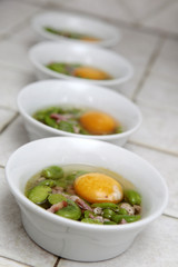 Entrée fève oeuf lardon