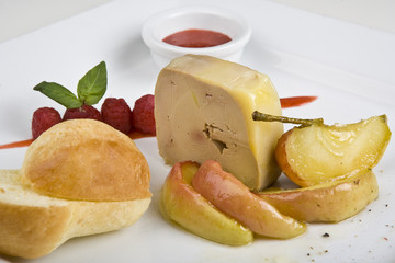 Peach or mango icecream sundaes with raspberry