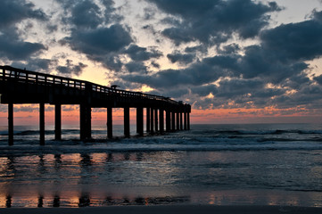 Sunrise in the pier