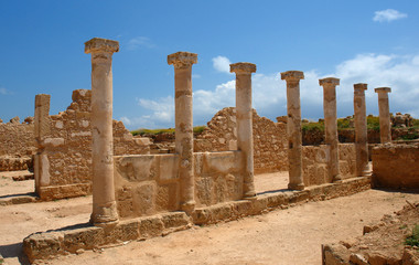 colonnes antiques de paphos, site arch&eacute;ologique de chypre