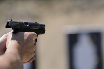 Le pistolet et la boucane