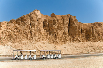 Train in the valley of the kings © Andrei Naumchik