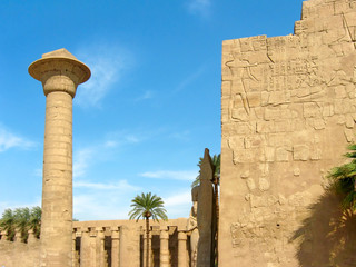 Single enormous column in peristyle courtyard in Karnak Temple