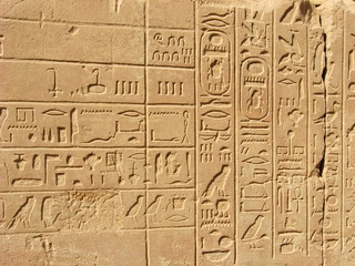 Fototapeta na wymiar Egipskie hieroglify z Karnak Temple (Antique Teby)