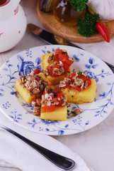 Crostini di polenta gialla con le arselle - Antipasti toscana