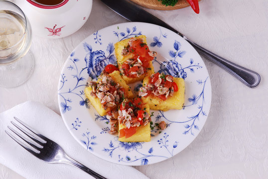 Crostini di polenta gialla con le arselle - Antipasti toscana