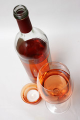 flasche wein und ein glas