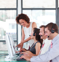 Obraz premium Mixed race business team interacting