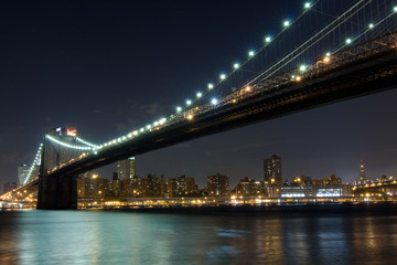 Fototapeta na wymiar Brooklyn Bridge w nocy, New York