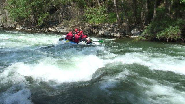 Rafting auf Wildwasser