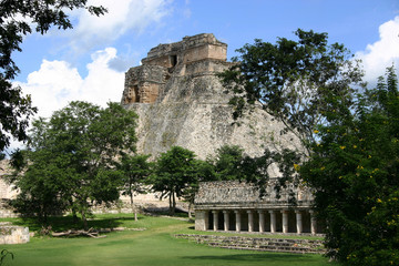 Fototapeta na wymiar Widok archeologicznej Uxmal - Meksyk