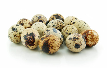 Obraz premium Group of Raw Quail Eggs Isolated on White