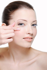 squeeze skin near eye