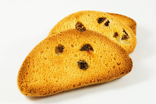 3 crackers with raisins