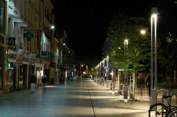 Fototapeta na wymiar Rue de Noyon noc w Amiens