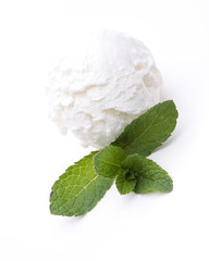 Einzelne Kugel Eis mit Minze