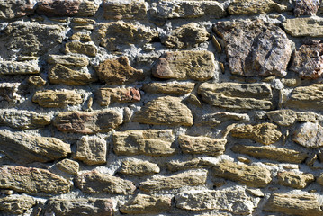 mur en pierres irrégulières