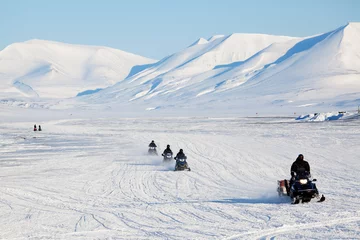 Fotobehang Arctica Sneeuwscooter reizen