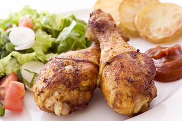 Hühnchen Käulen mit Salat
