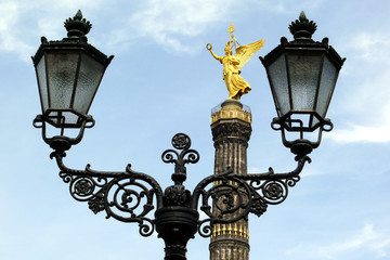 Fototapeta na wymiar Berliner Siegessäule