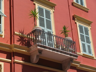 façade ocre