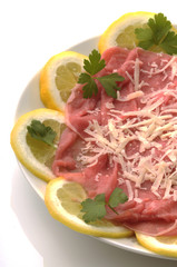 Bovino - Carpaccio e grana - Antipasti di carne