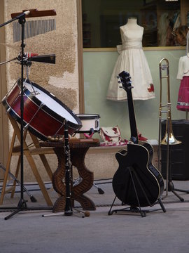 Instrumentos musicales en la calle