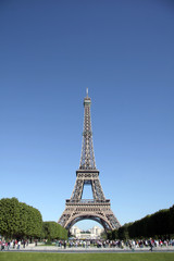 Fototapeta na wymiar Champ de Mars et Tour Eiffel, Paris