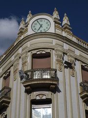 Fototapeta na wymiar Reloj en palacete neoclasico en Zamora (España)