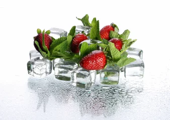 Küchenrückwand glas motiv Erdbeere, Minze und Eis © bazilik