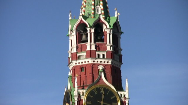 kremlin tower with clock panning