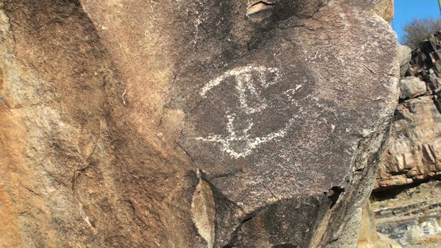 Petroglyphs on desert rock zoom out - HD