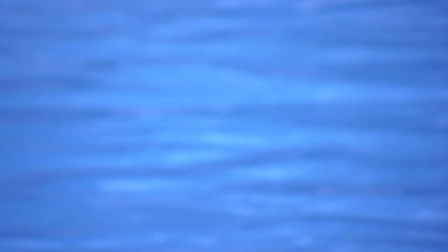 eau flou bleu dense
