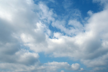 Obraz premium high resolution 3d blue sky background with white clouds