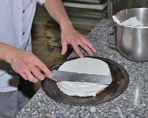 nappage meringue sur un gateau