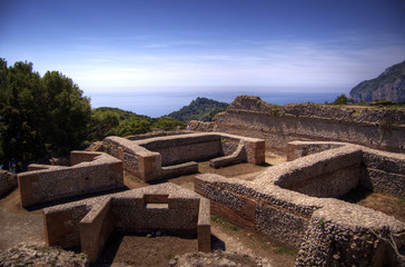 Capri, le rovine di villa jovis - Powered by Adobe