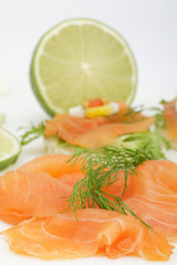 Lachscanapes mit Limette