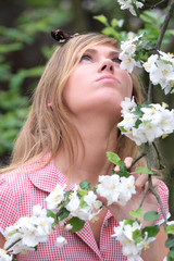 Obraz premium Young beautiful woman in red and white dress