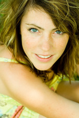 Naklejka premium Portrait of smiling girl