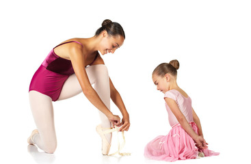 Tying ballet shoes © Sean Nel