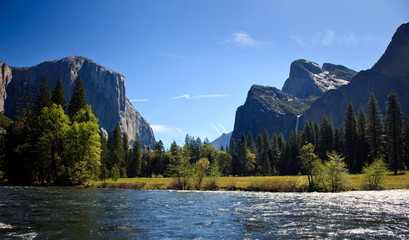 Yosemite valley with Merced river