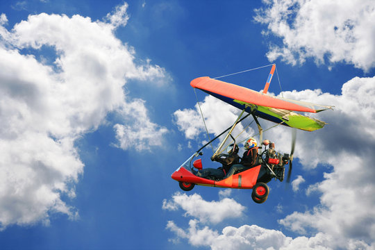Motorized hang - glider